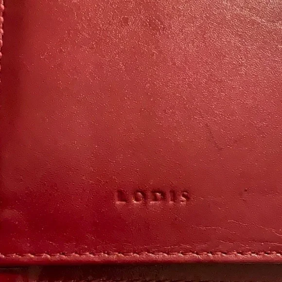 Lodis - Elegant Burgandy Crocodile Embossed Wallet - Picture 4 of 6